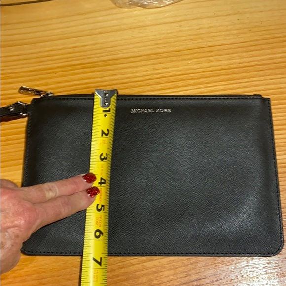 Michael Kors wristlet - Picture 8 of 8